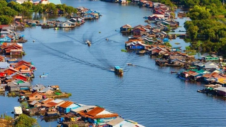 Kompong-Luong-floating-villages-tonle-sap-lake-and-mangrove-forest